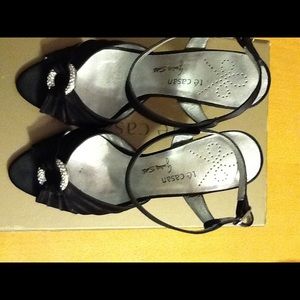 Te Casan black heel sandals